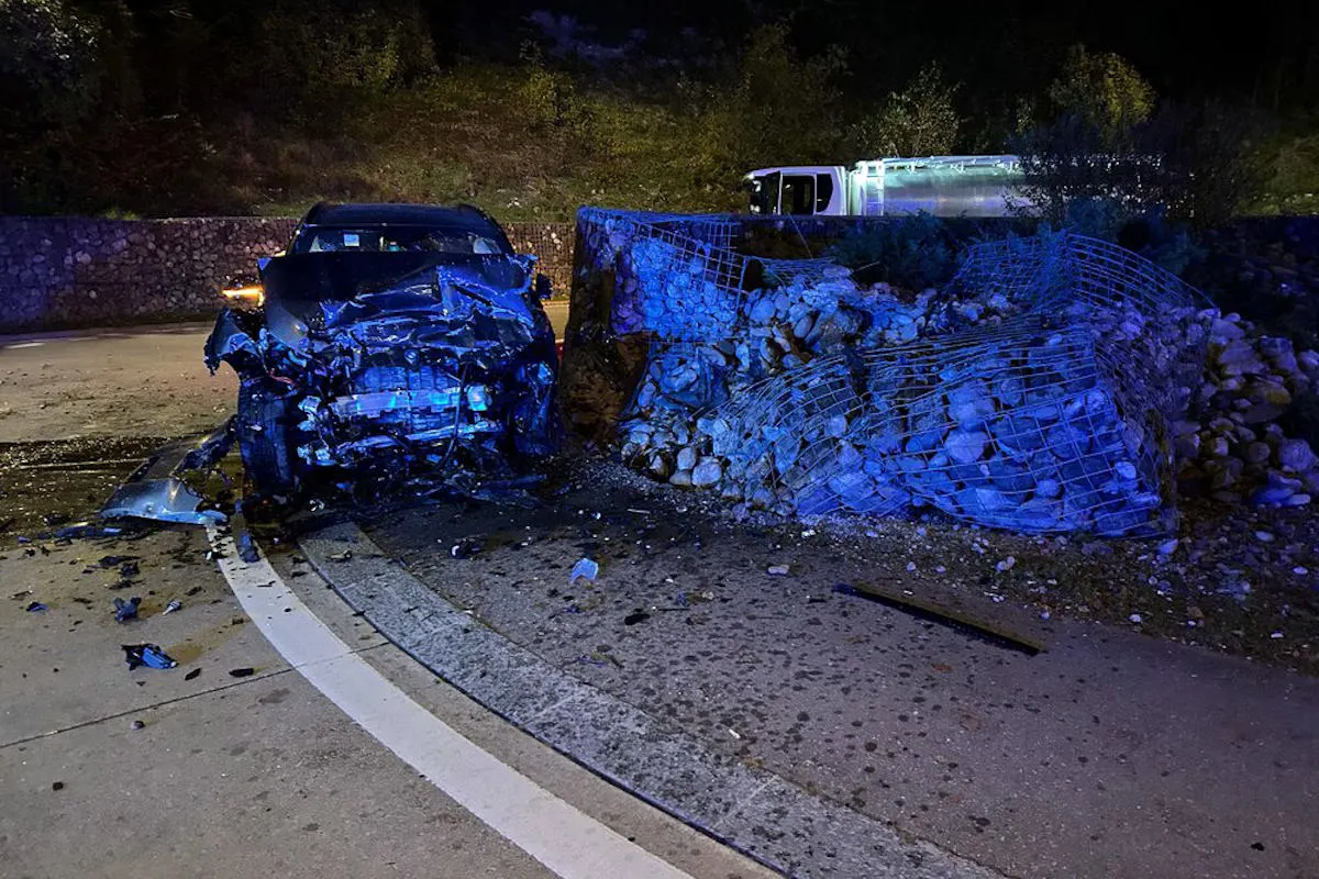 Mellingen AG – Totalschaden bei Selbstunfall in Kreisverkehr