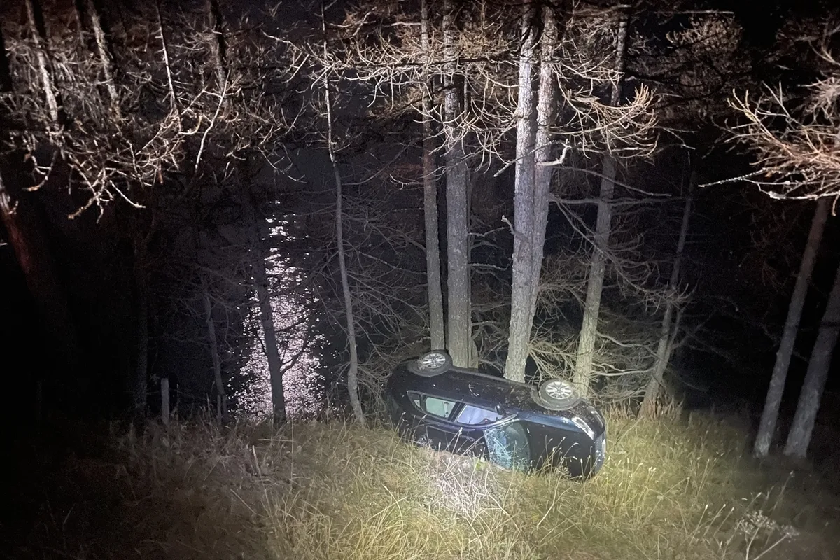 Sils i.E./Segl GR – Autofahrer bricht Überholmanöver ab und verunfallt