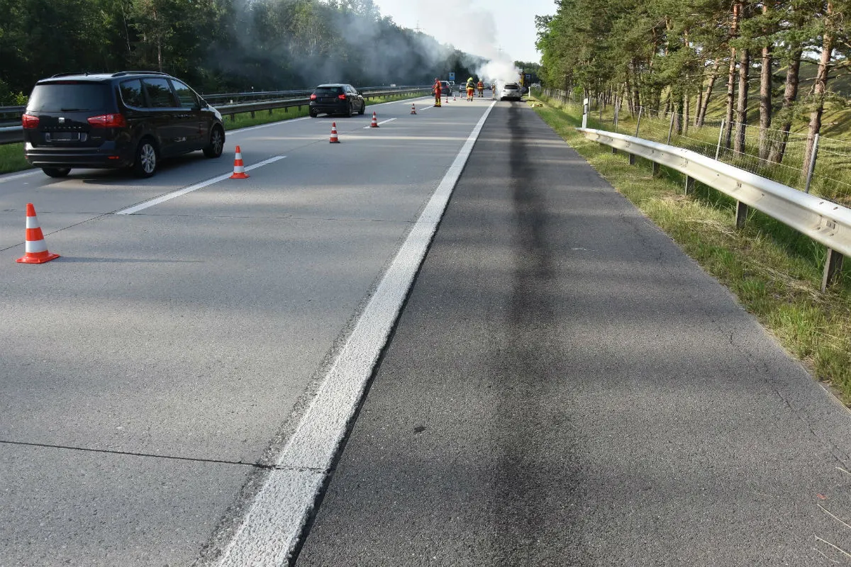 Salez SG - Auto brennt auf der Autobahn
