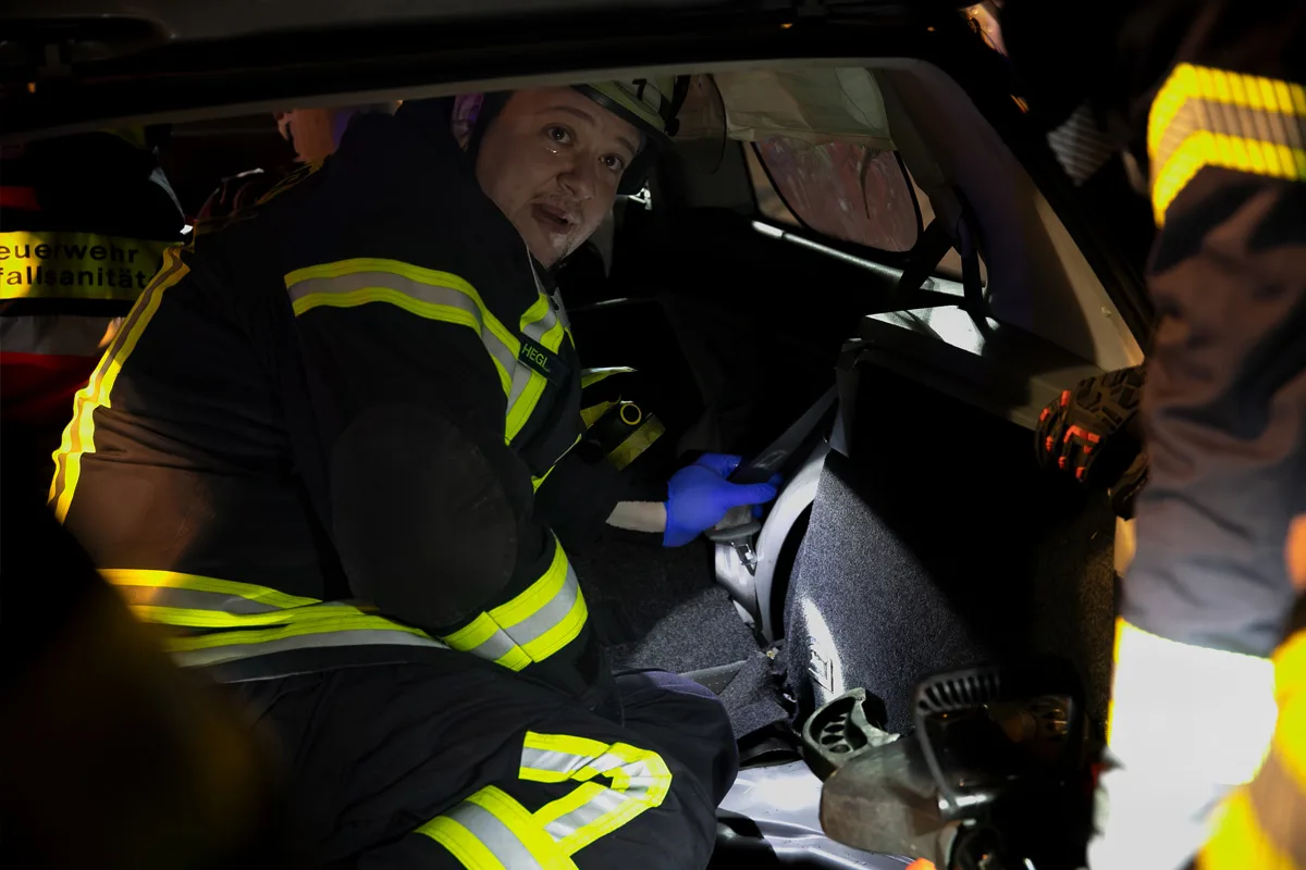 Neunkirchen – Feuerwehr rettet Schwerverletzte nach Unfall