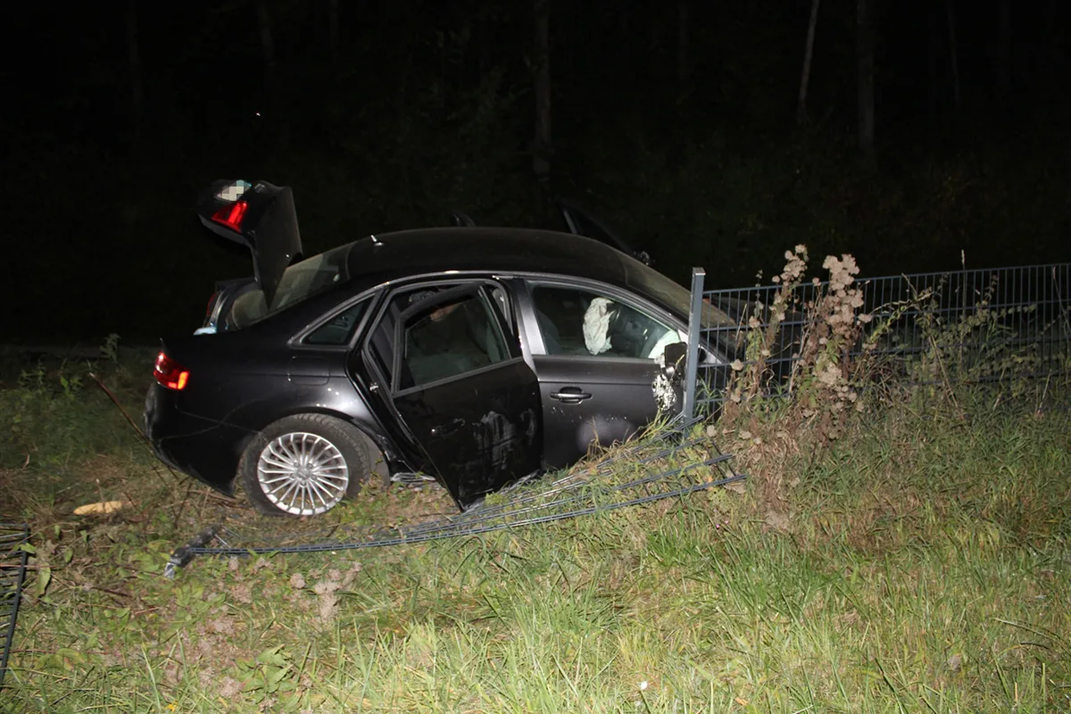 Hagen NW – Audi-Fahrer (18) kollidiert mit Zaun