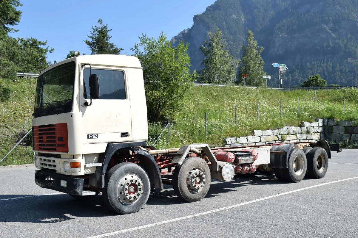 Unterrealta GR - Desolater Lastwagen stillgelegt