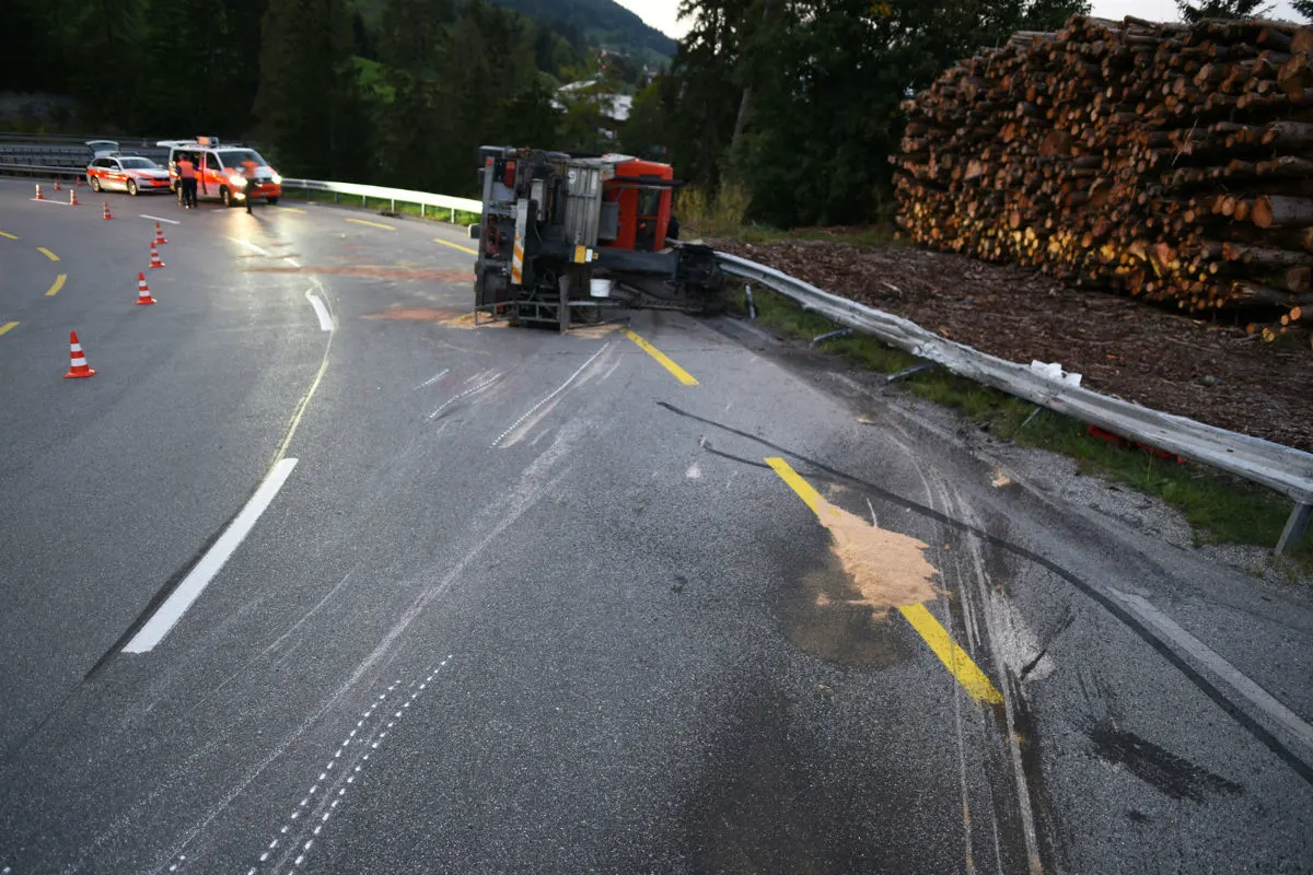 Malix GR - Lastwagenchauffeur stirbt nach Selbstunfall