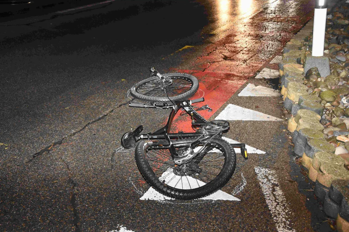 Oberbüren SG - Auto prallt in Velo