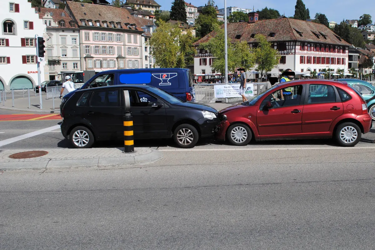 Stadt Schaffhausen SH - Verkehrsunfall zwischen zwei Personenwagen