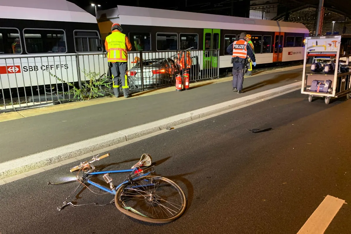 St. Gallen SG - Verkehrsunfall fordert zwei Verletzte 