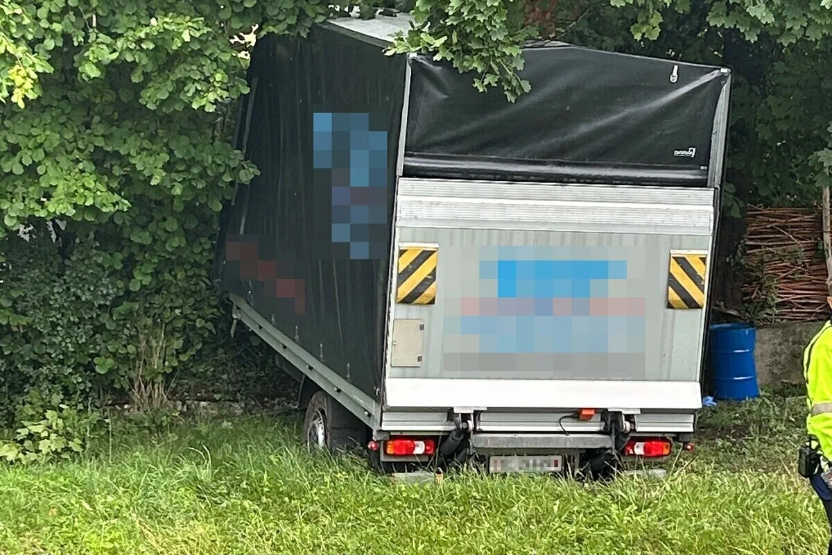 Tödlicher Selbstunfall in Brugg AG – Lenker stirbt noch am Unfallort