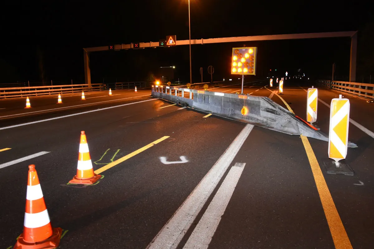 Walenstadt SG - Alkoholisierter Autofahrer prallt gegen Leitplanke