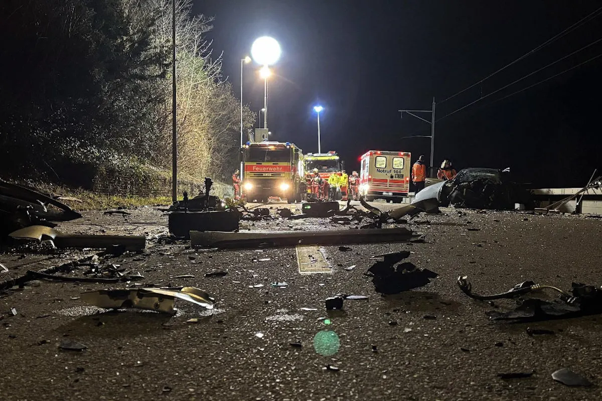 Unfall in Langnau am Albis ZH – Drei Personen bei Kollision auf Sihltalstrasse verletzt