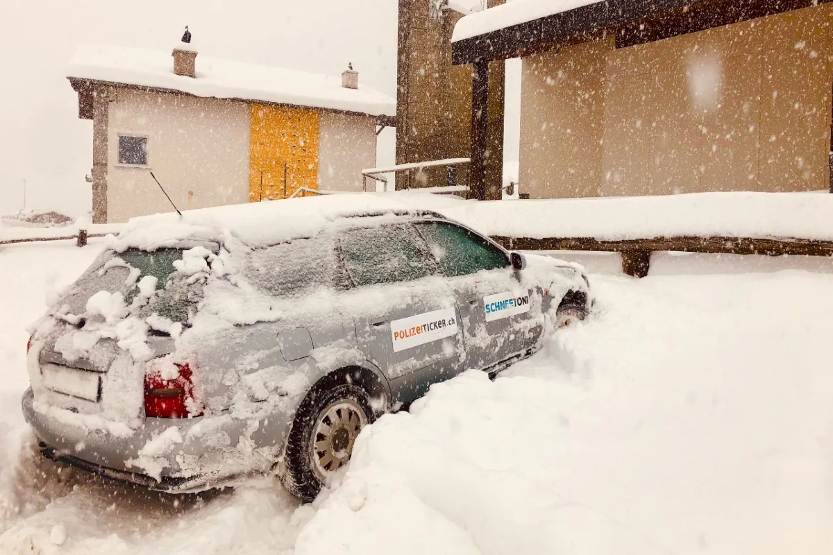 Schnee und Winter: Warnungen, Strassenverhältnisse und Wetter - SchneeToni ist auch für den Polizeiticker unterwegs