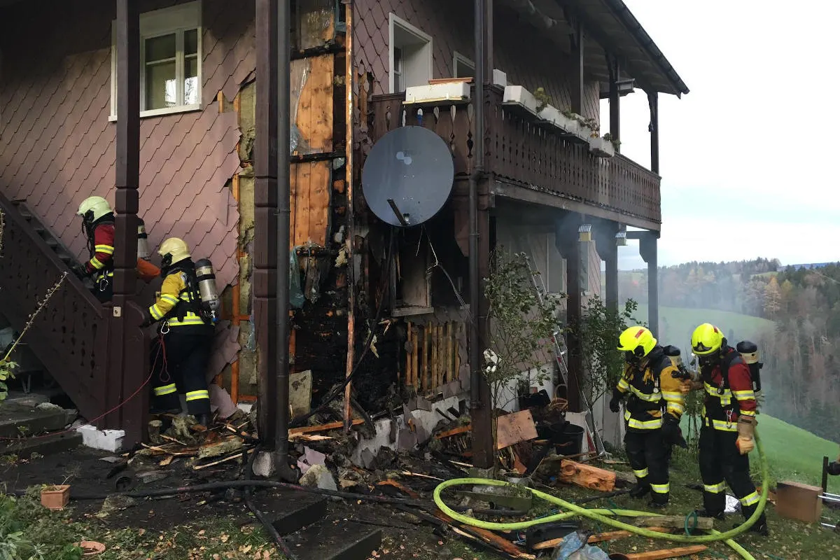 Menzingen ZG - Wohnhaus nach Brand unbewohnbar