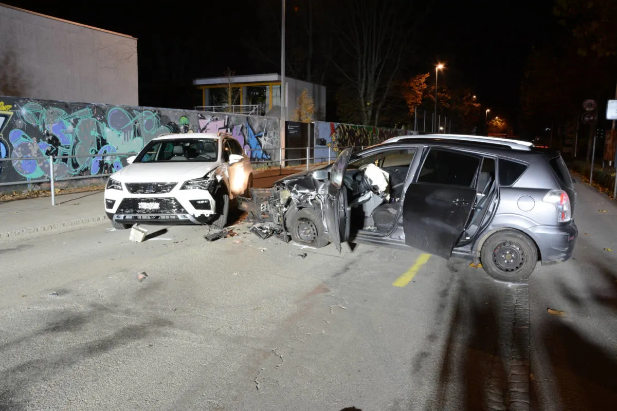 Allschwil BL - Frontalkollision zwischen zwei Personenwagen