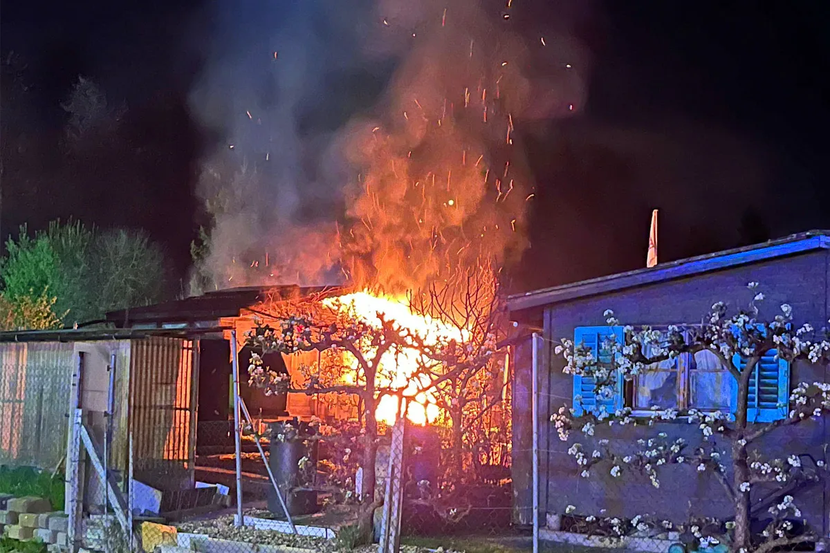 Buchrain LU – Gartenhaus bei Brand stark beschädigt