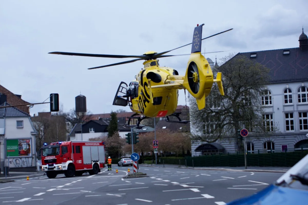 Iserlohn - Schwerer Bauunfall - Strassenkreuzung zum Landeplatz umfunktioniert 