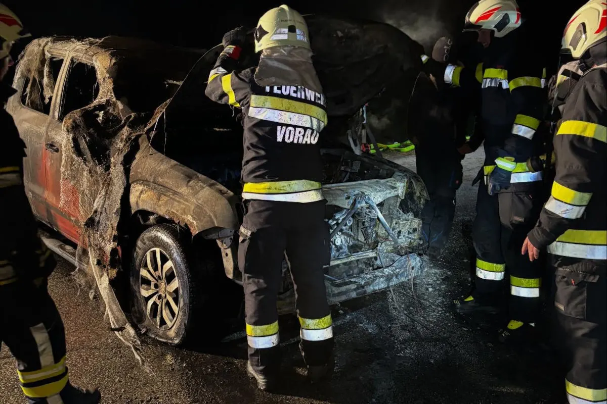 Vorau ST – Auto in Garage gerät in Brand