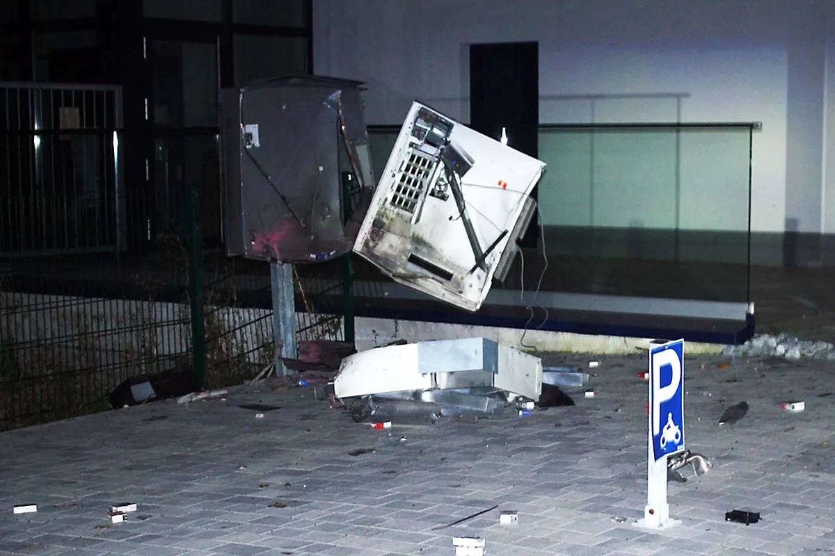 Möhnesee-Delecke - Zigarettenautomat gesprengt