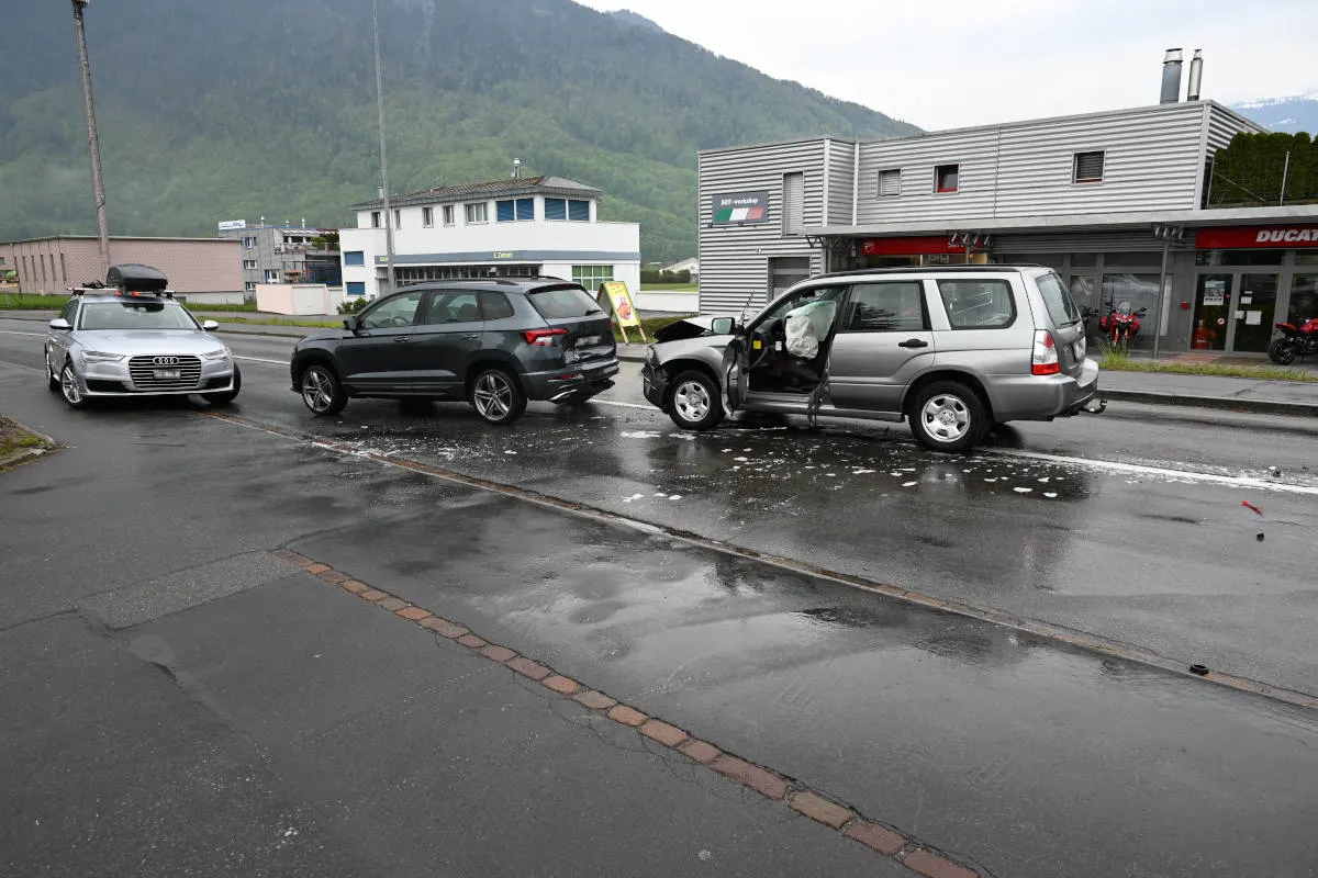 Schänis SG – Auffahrunfall beim Abbiegen