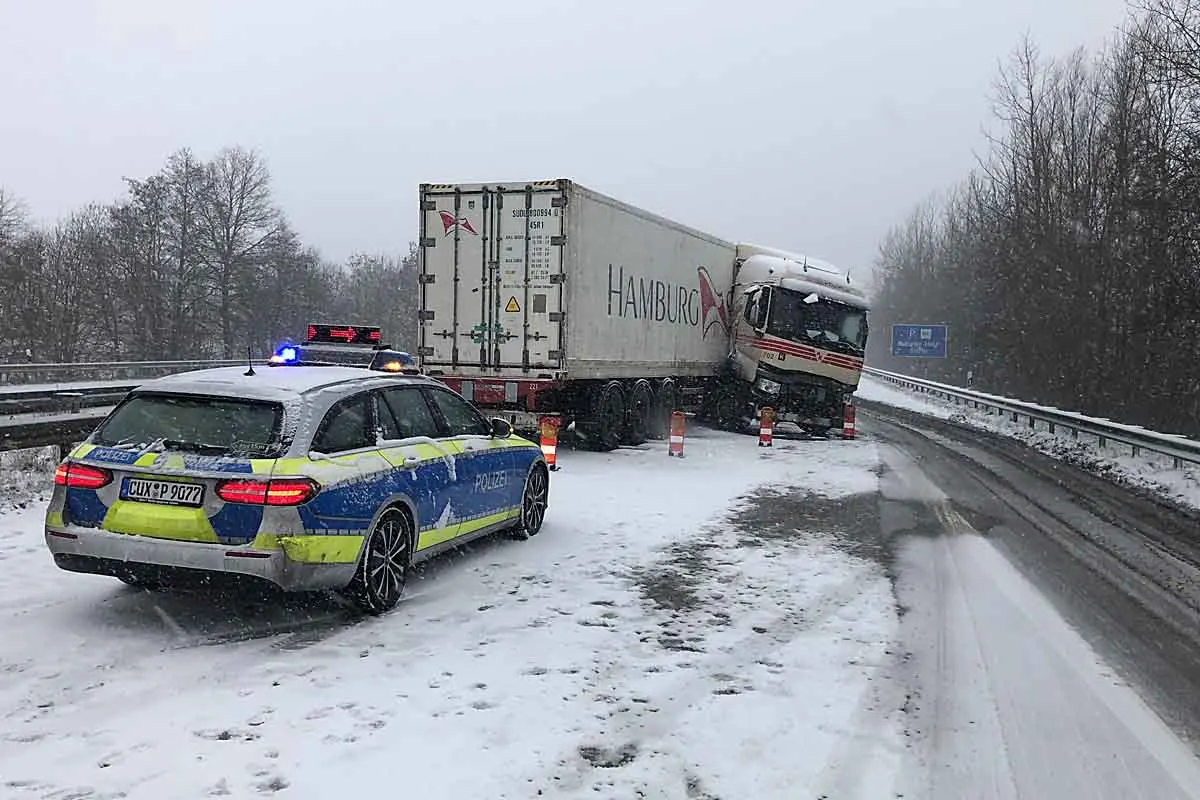 A27 Cuxhaven - Autobahn voll gesperrt 
