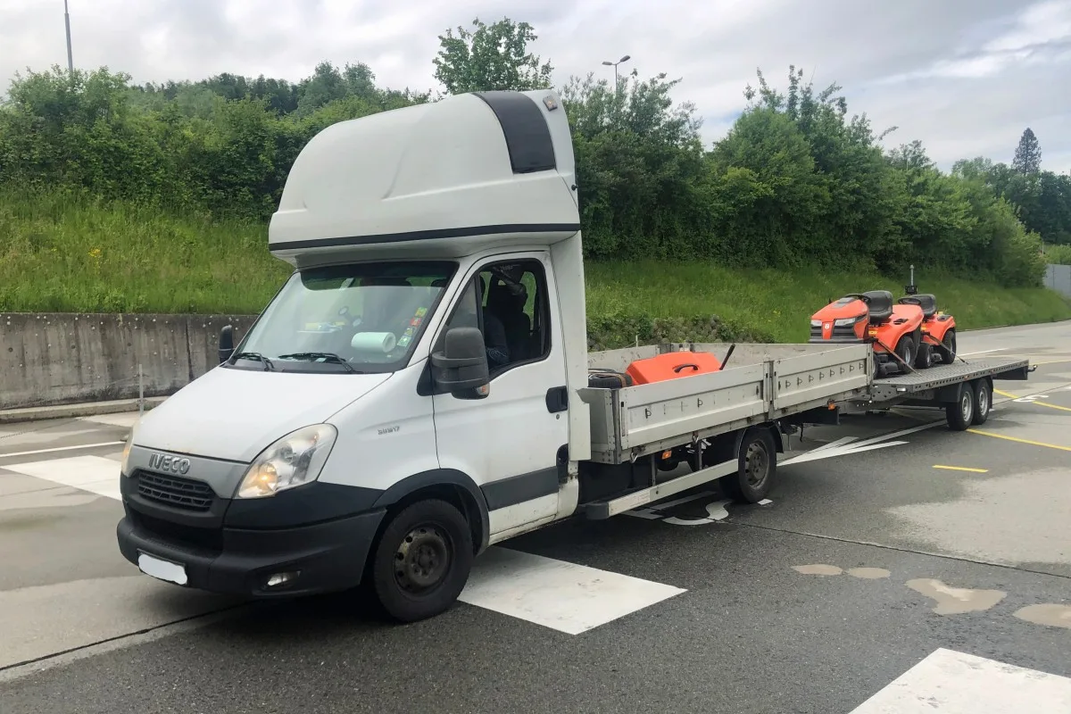 Lieferwagen mit Anhänger auf der Autobahn A14 bei Inwil LU von Polizei gestoppt