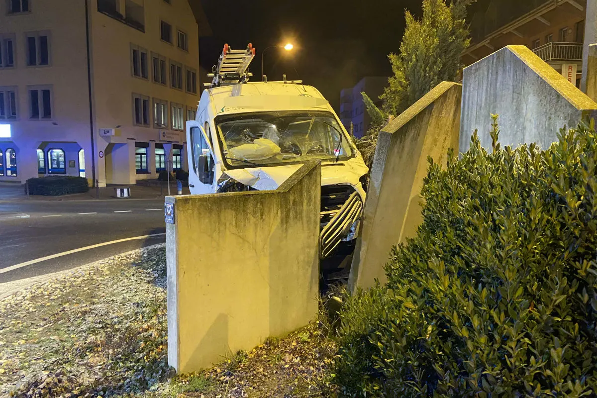 Wildegg AG - Irrfahrt endet mit Selbstunfall