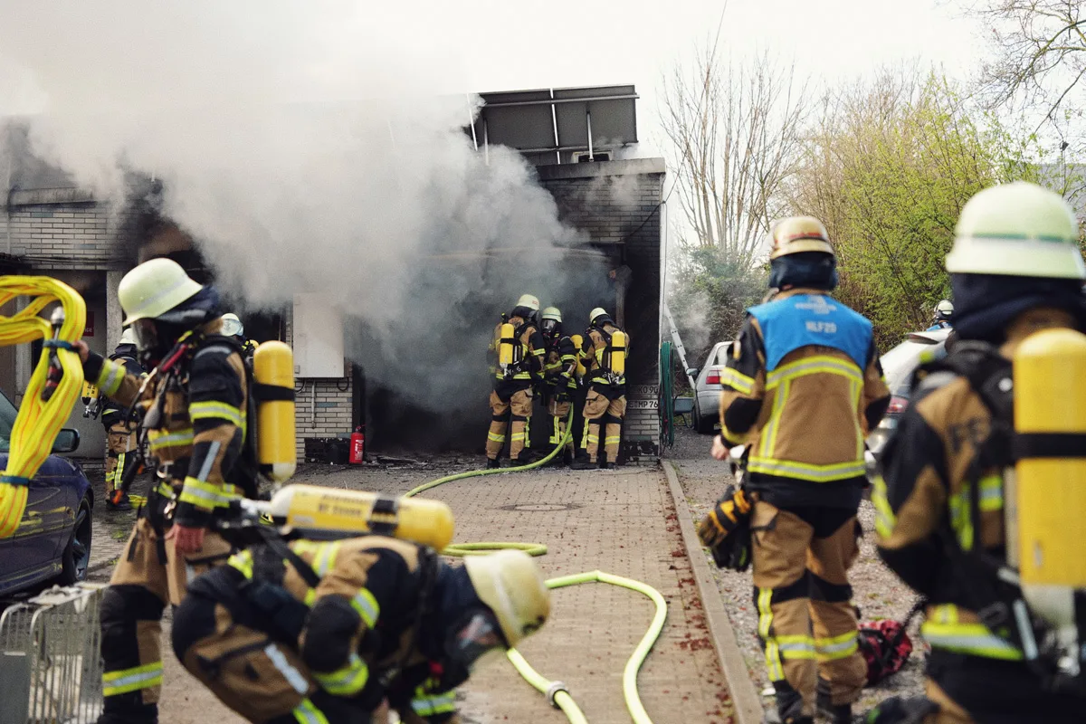 Essen – Betreiber nach Brand in Kfz-Werkstatt schwer verletzt