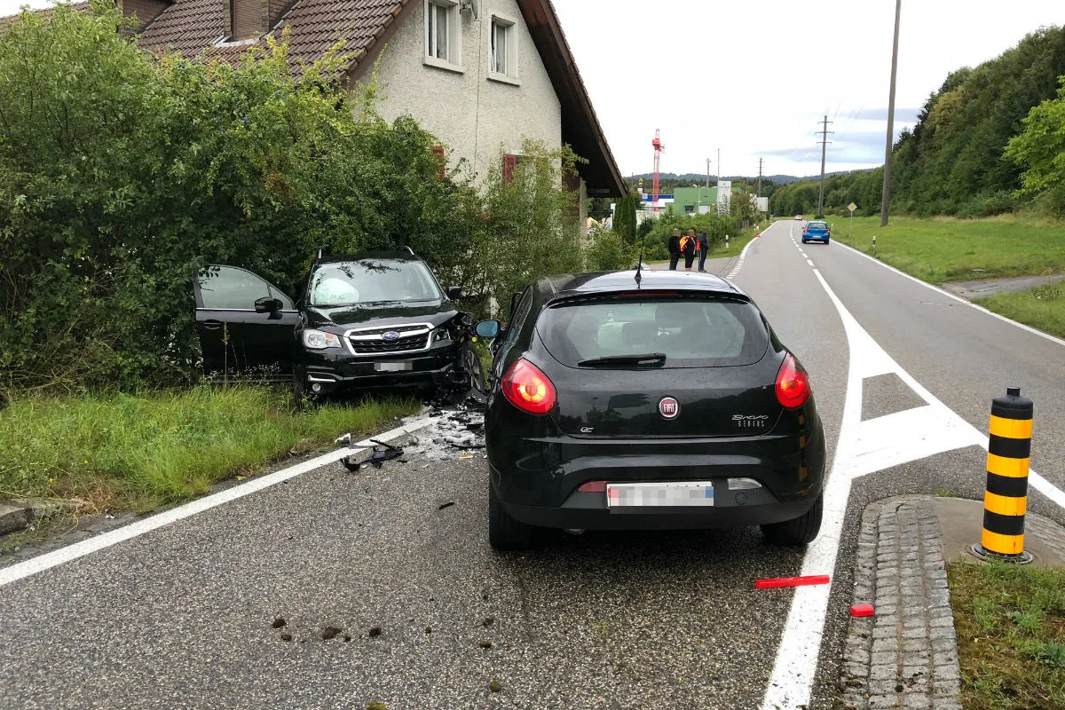 Safenwil AG - Neulenker verursacht Frontalkollision