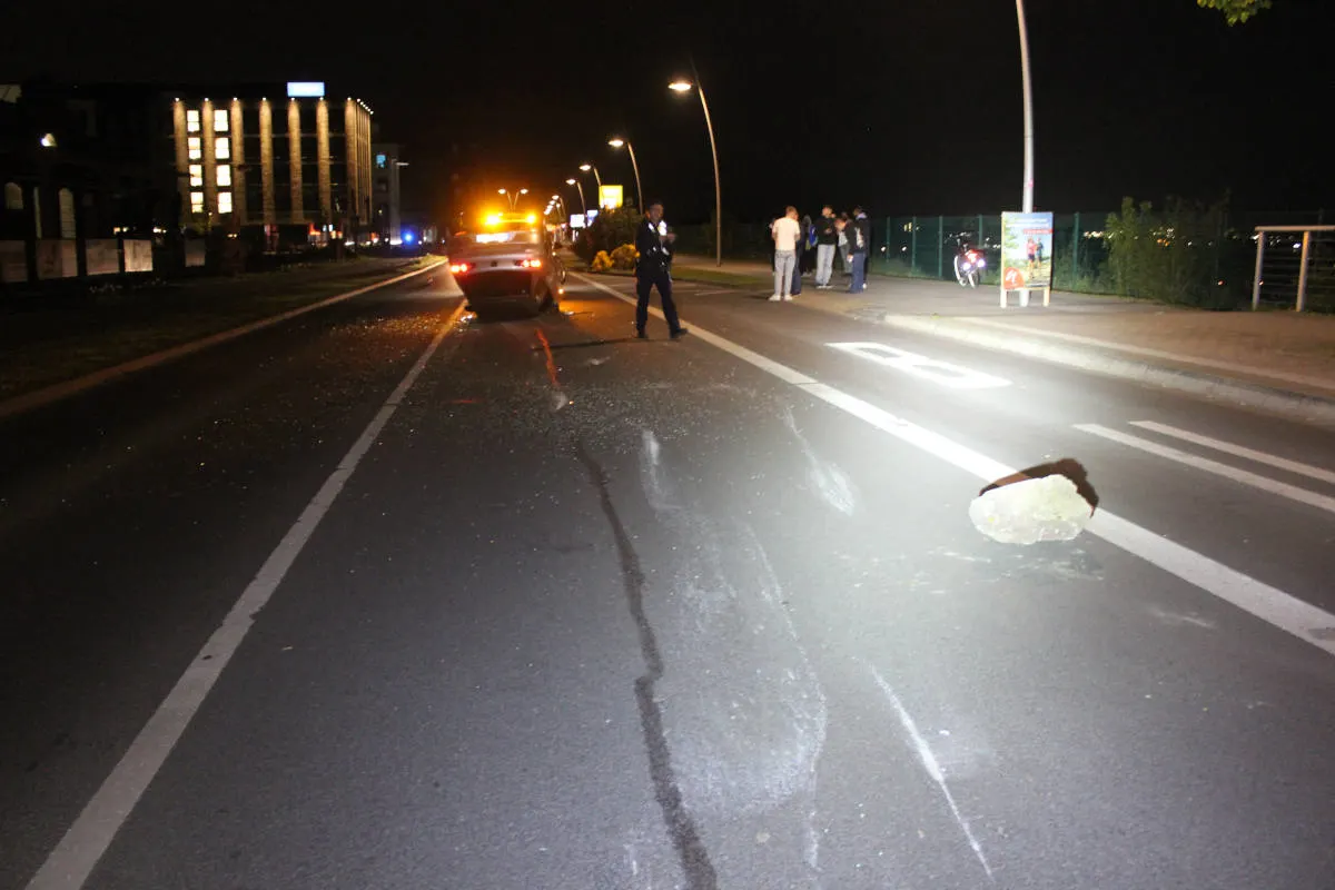 Monheim – Gefährlicher Eingriff in den Straßenverkehr – PKW überschlug sich