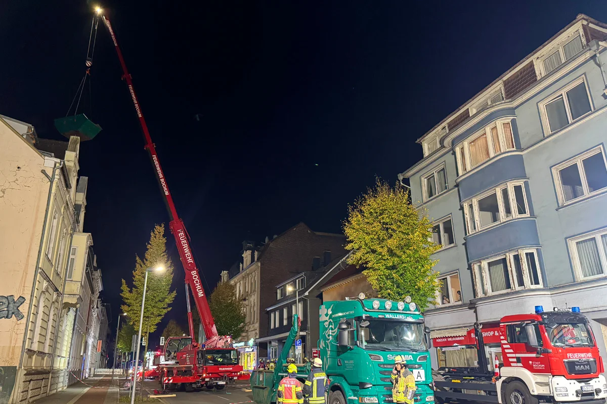 Gevelsberg NW – Großeinsatz mit Evakuierungen und Sperrung nach Einsturz von Dach