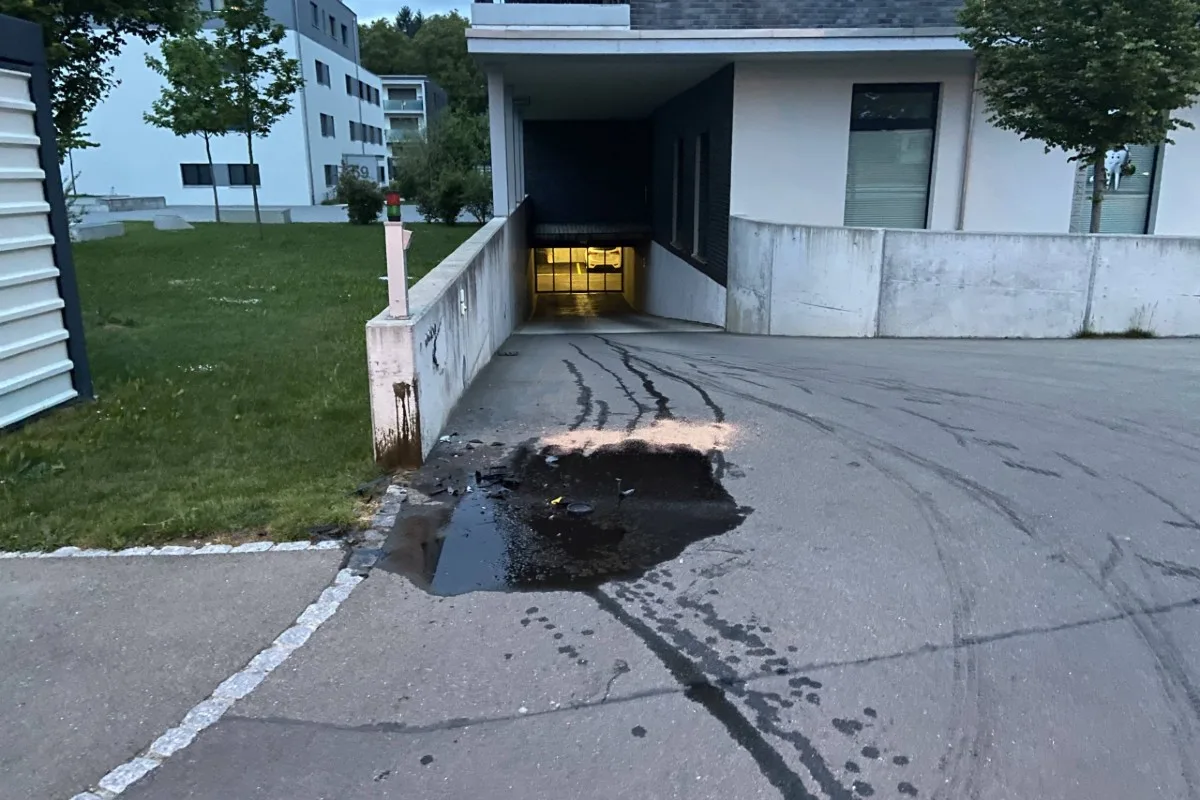 Seon AG - 20-Jähriger fährt im Ford in eine Tiefgaragenmauer und verursacht Totalschaden