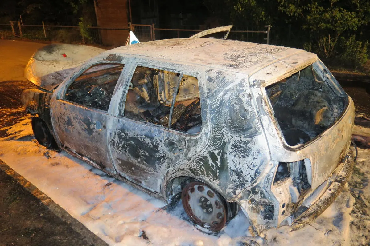 Bottmingen BL – Personenwagen bei Brand komplett zerstört