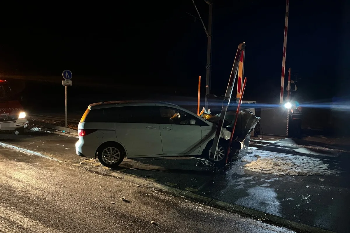 Andermatt UR - Kontrolle über Auto verloren