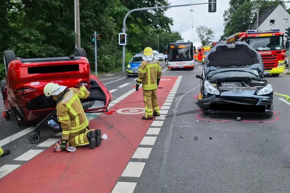 Herne - Junge Mutter und Säugling bei Unfall schwer verletzt