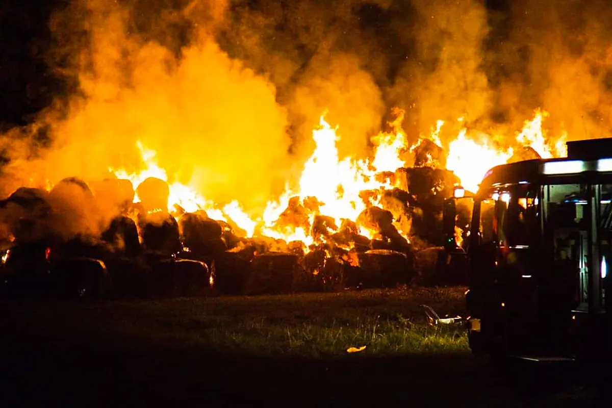 Selfkant - Strohmiete in Brand geraten