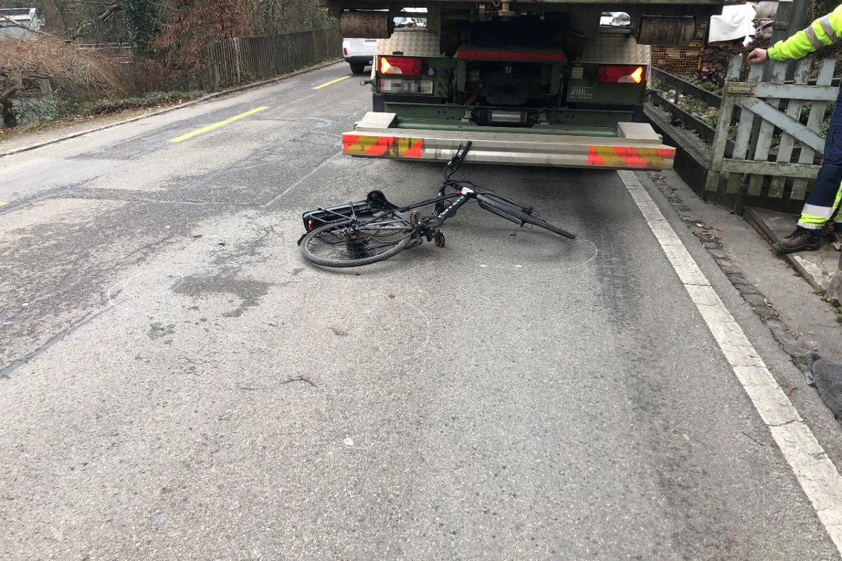  Unfall in Altstätten SG -15-jähriger Velofahrer prallt mit Lastwagen zusammen
