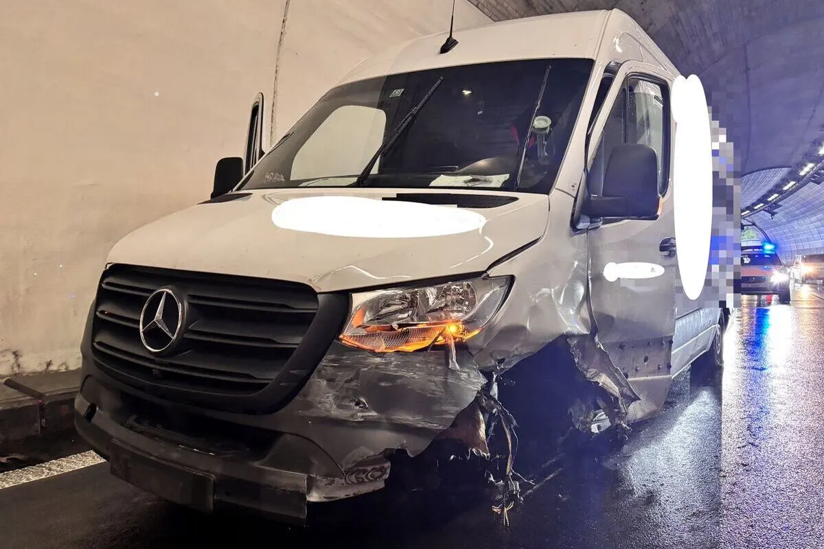 Mühlehorn GL – Totalschaden nach Alleinunfall auf der A3