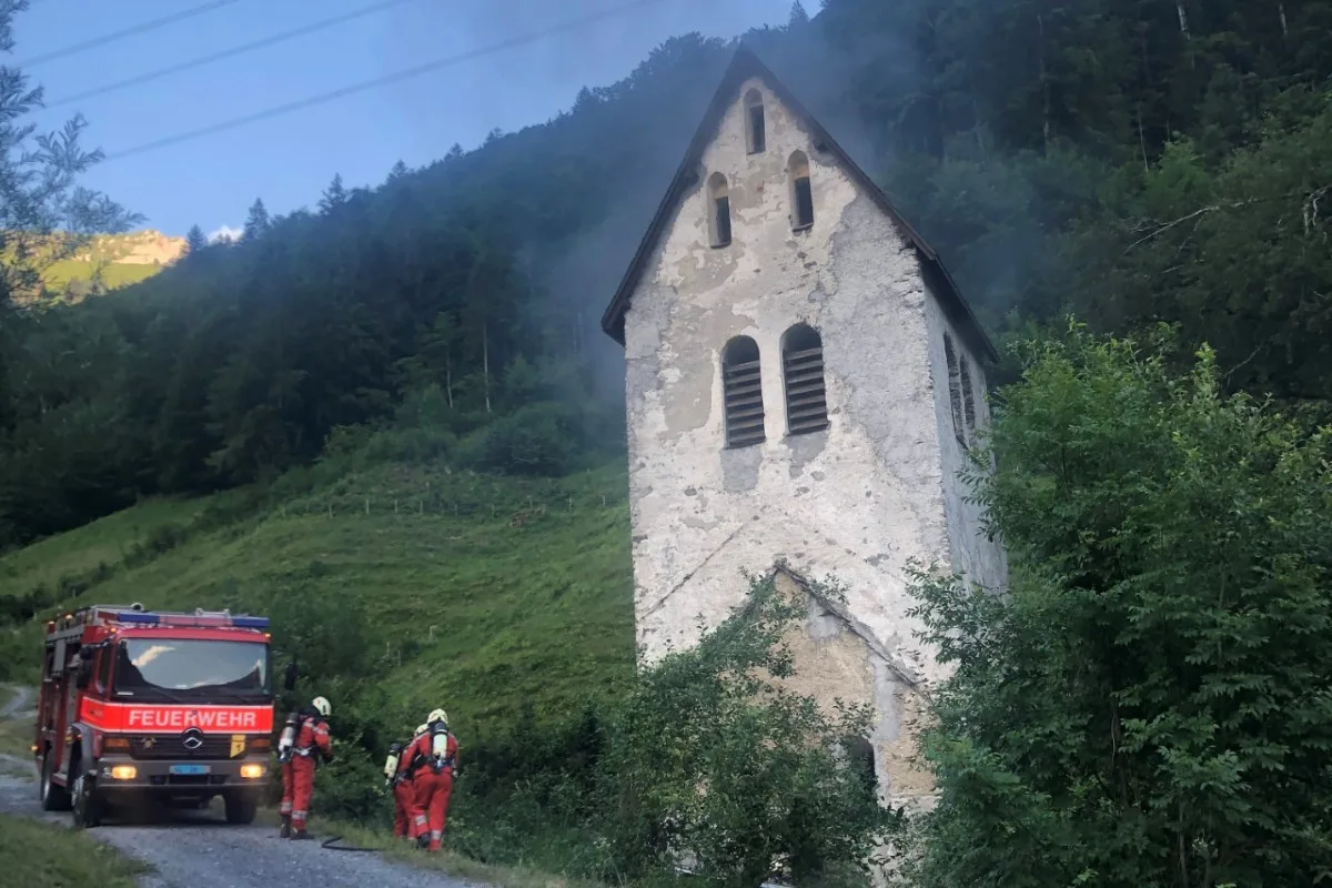 Linthal GL - Zwei Jugendliche sollen ein Feuer in der Kappelle angezündet haben