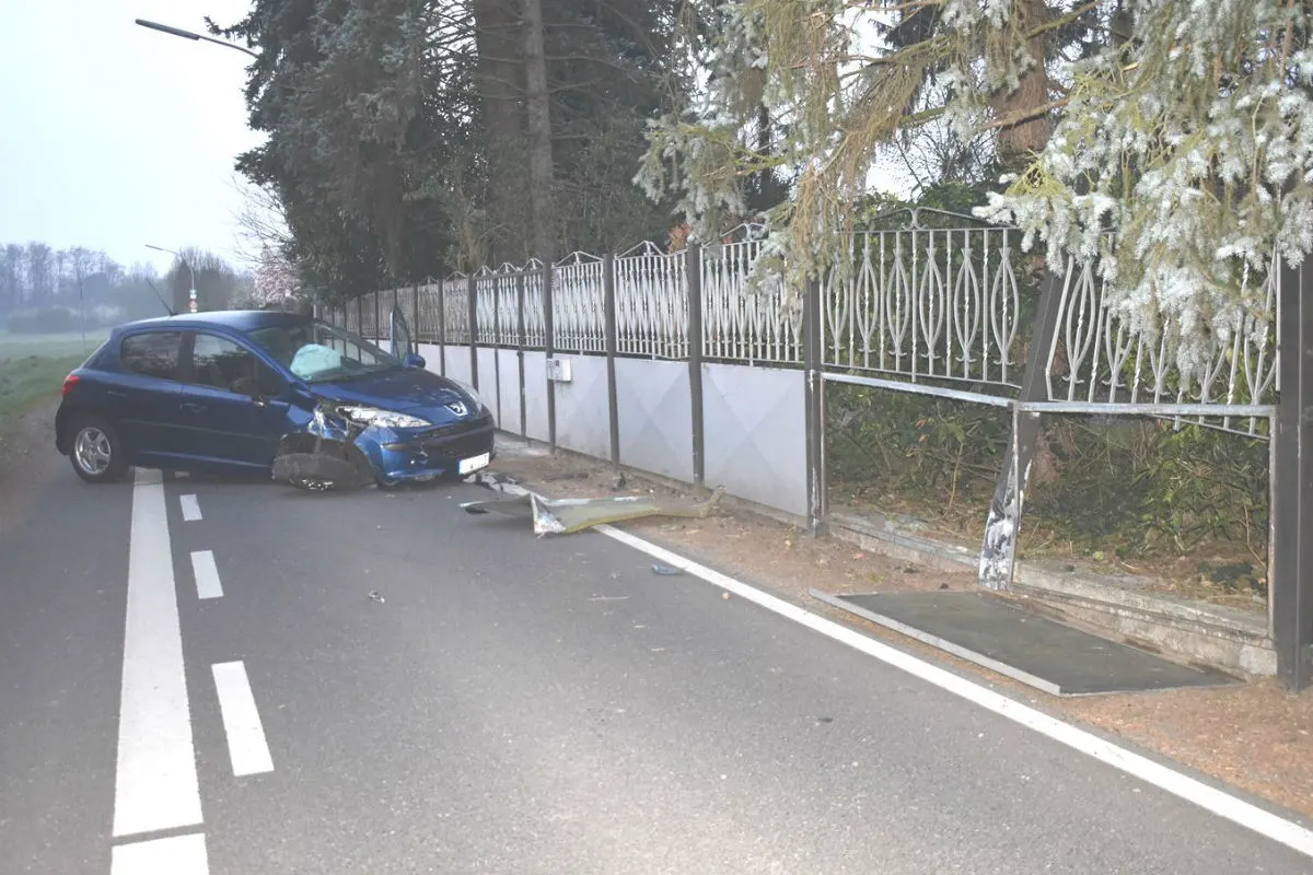 Wegen Alkohol und Drogen von der Fahrbahn abgekommen