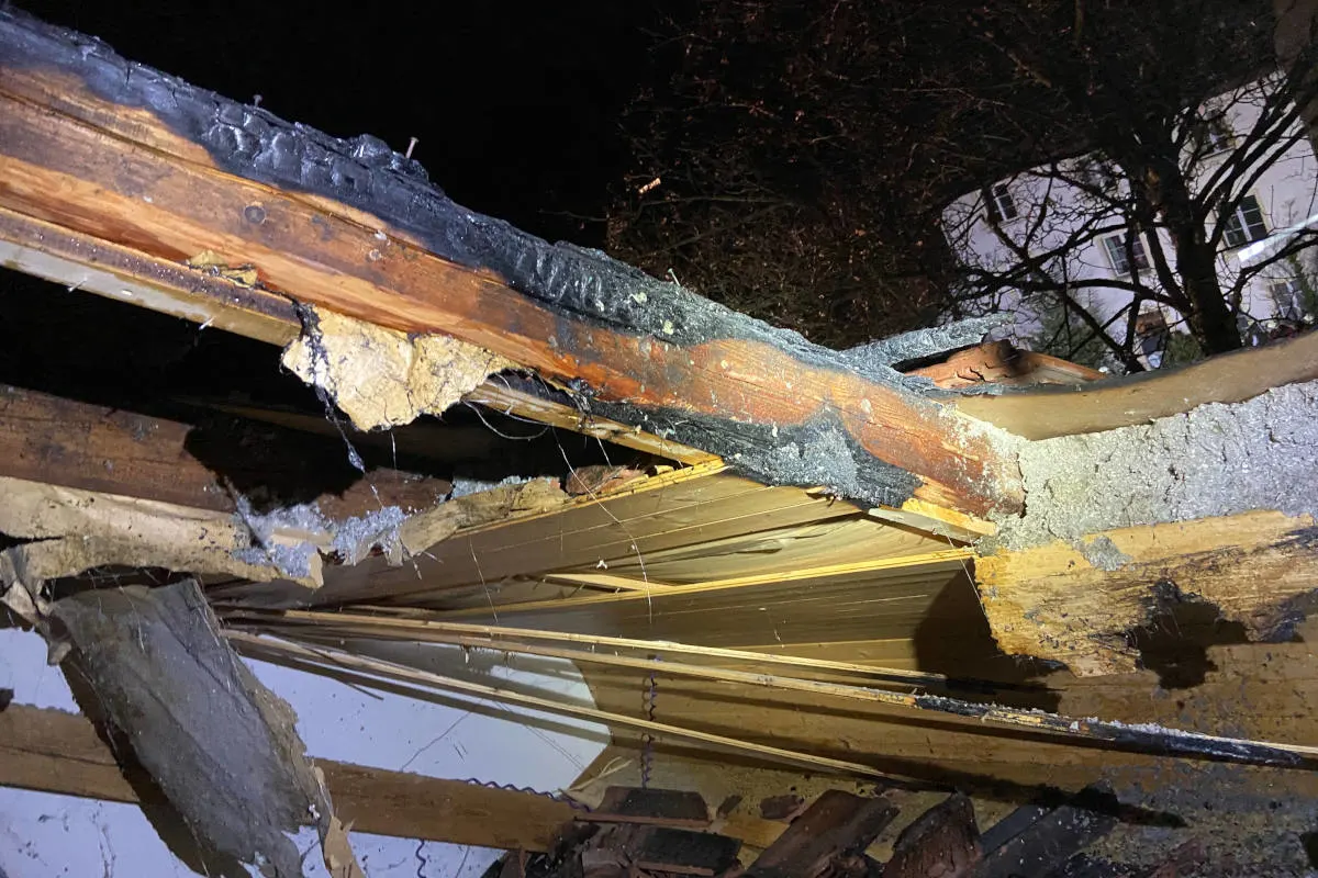 Hornussen AG – Dachstockwohnung durch Brand zerstört