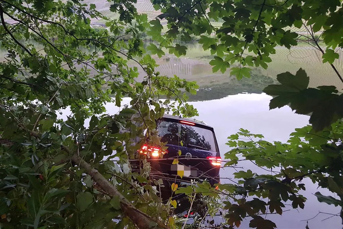 Bernkastel-Kues – PKW in die Mosel gefahren