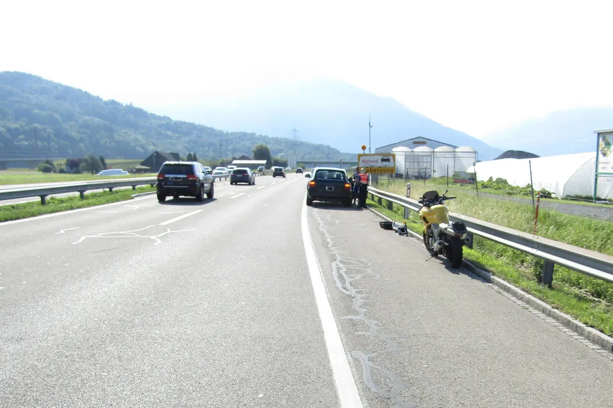 A3 Benken GL - Verkehrsunfall auf der Autobahn 