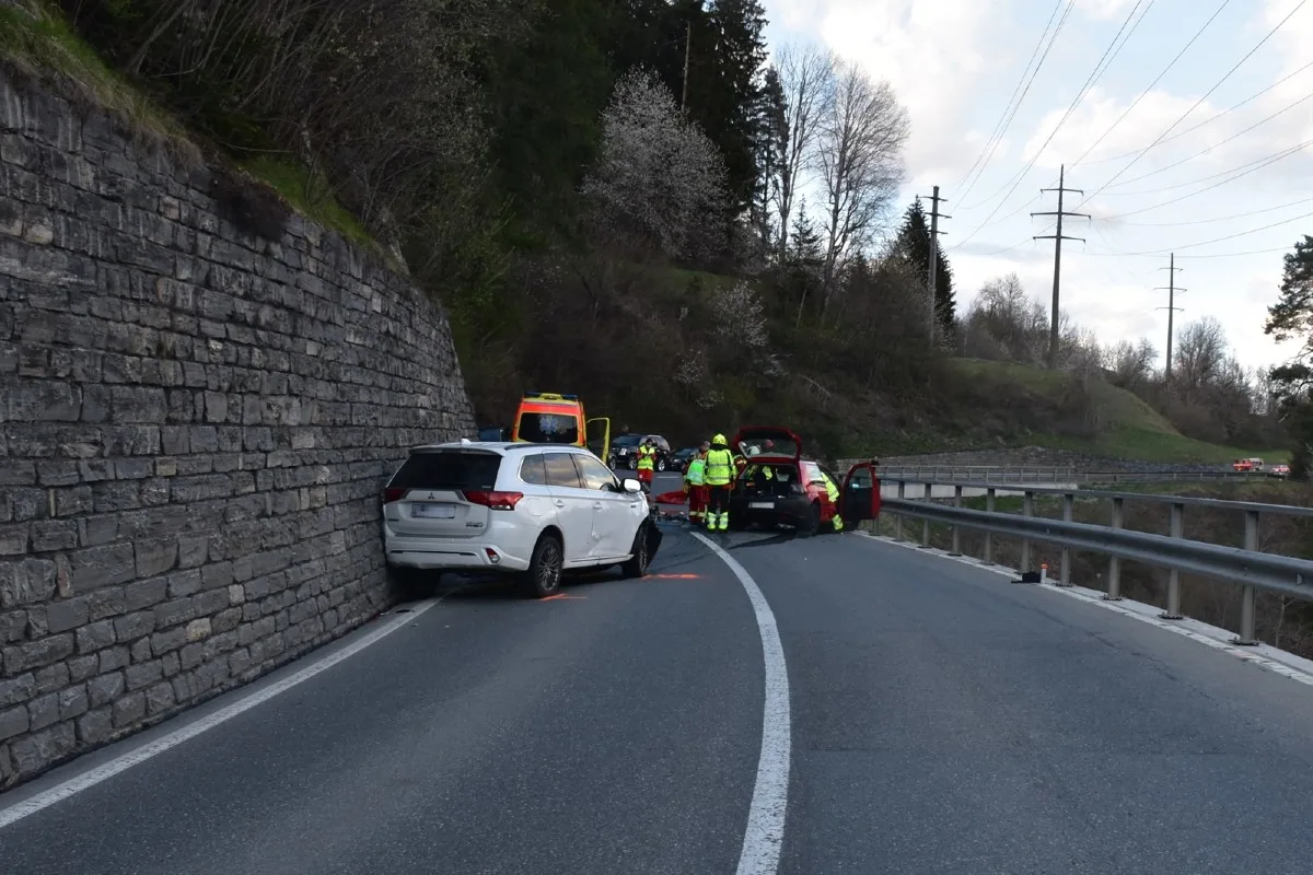 Sagogn GR - Zwei Personen bei Frontalkollision verletzt