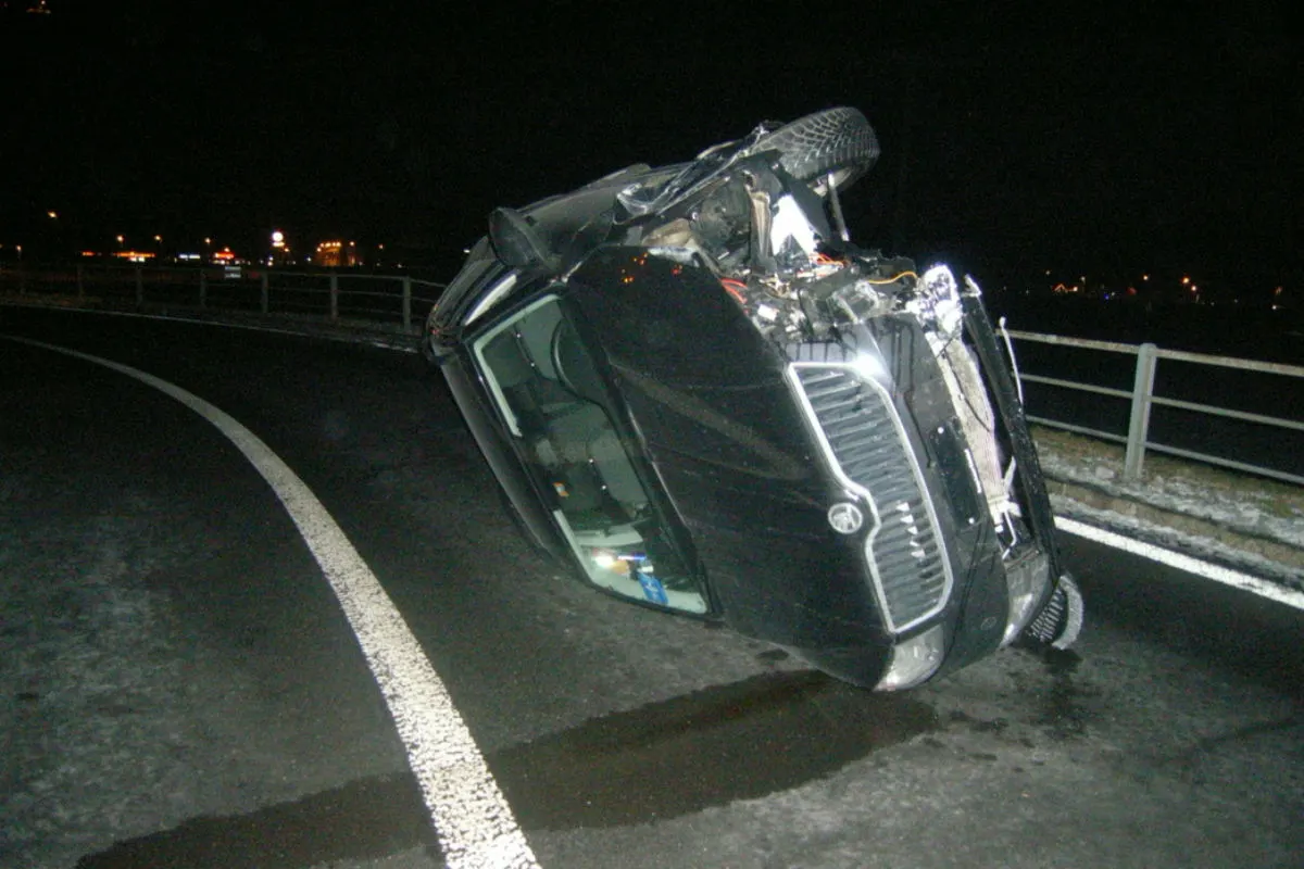 Flüelen UR - Auto zur Seite gekippt