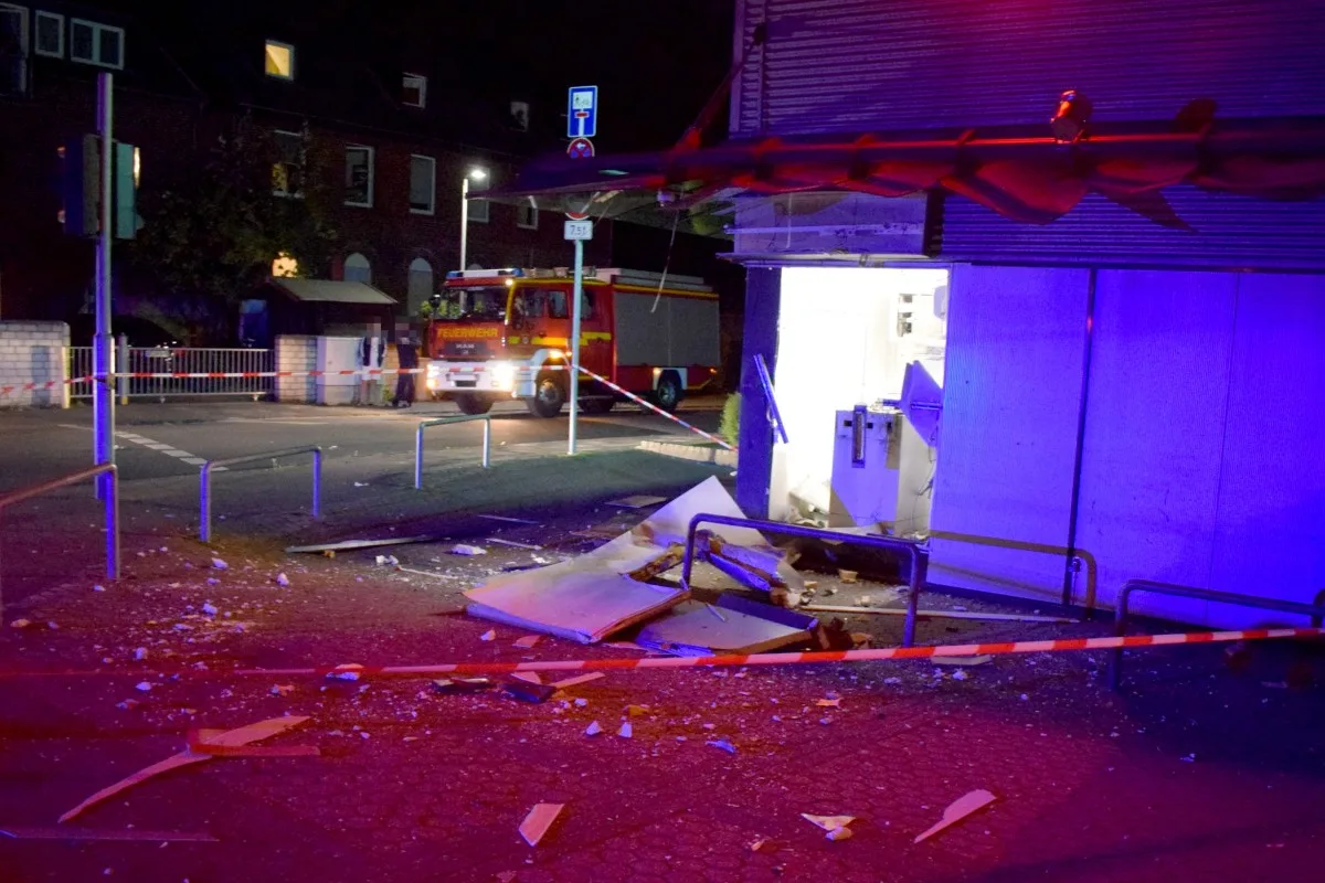 Herzogenrath - Heftige Explosion bei Geldautomaten-Sprengung!