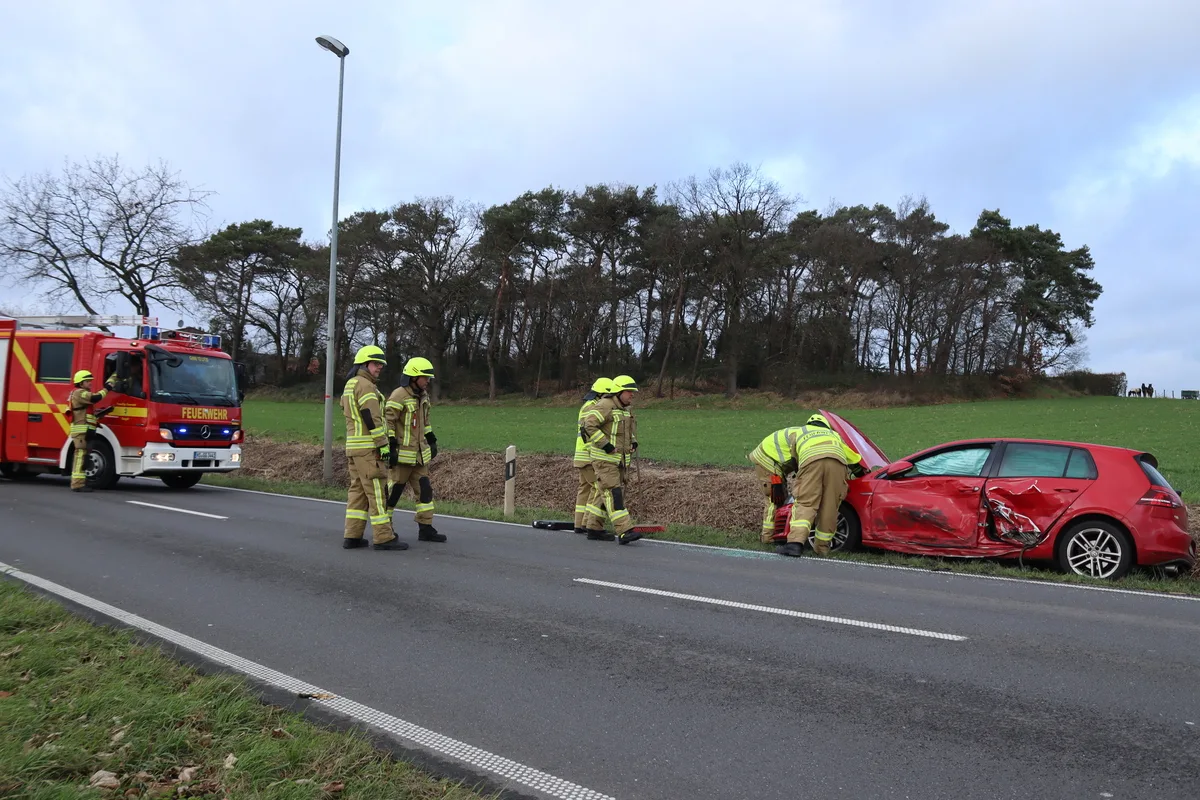 Gangelt NW - Bundesstraße nach Unfall gesperrt 