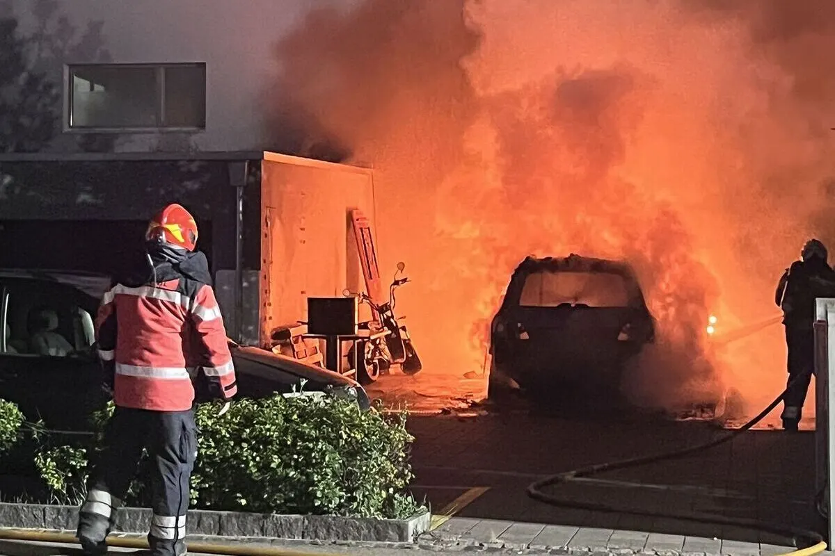 Therwil BL – Auto geht in Flammen auf – Verdacht auf Brandstiftung