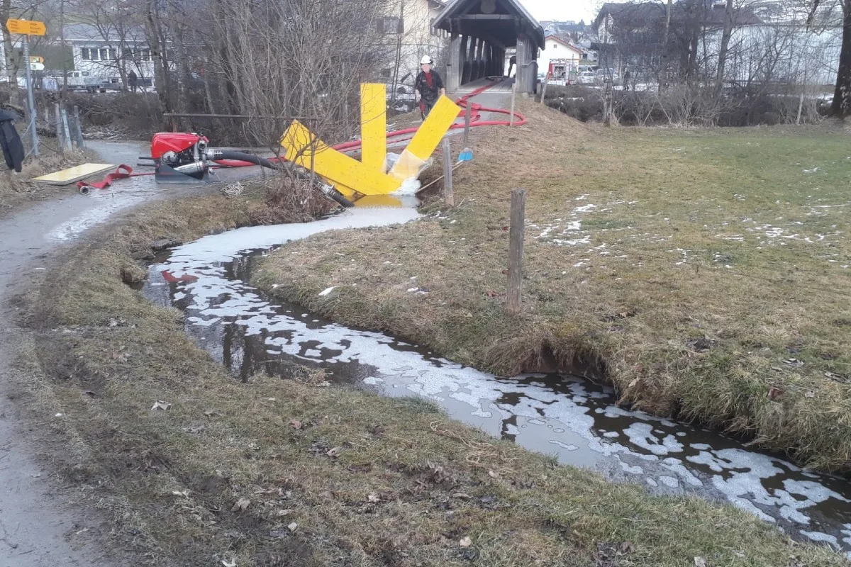 Mühlelibach auf rund einer Länge von 400 Metern mit Jauche verschmutzt