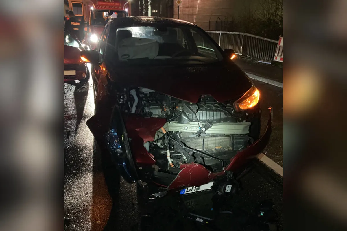 Bergneustadt – Zwei Autos nach Unfall nicht mehr fahrbereit