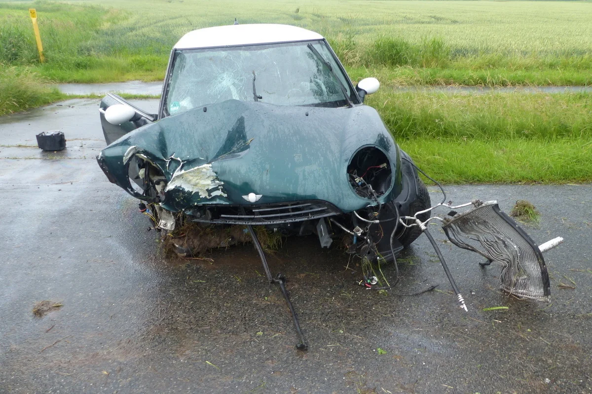 Cuxhaven - Landesstraße 129 nach Unfall gesperrt