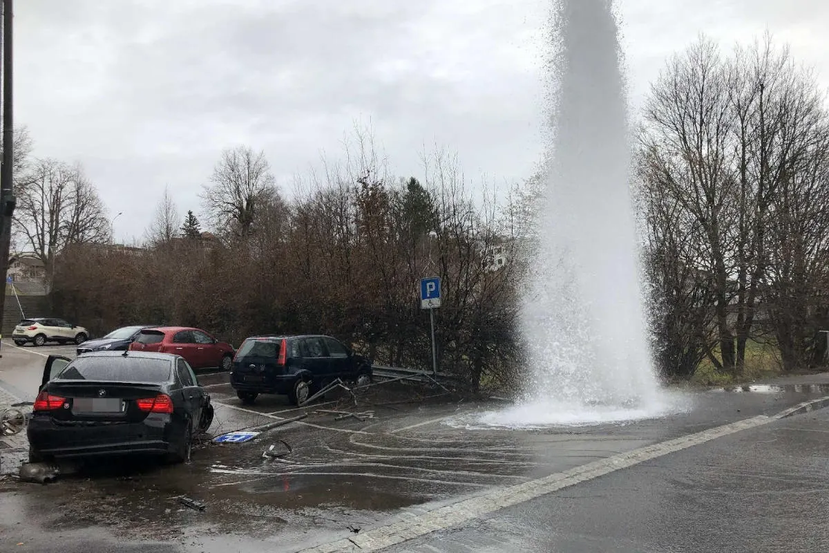 Düdingen FR – Fahrzeuglenker nach Selbstunfall flüchtig