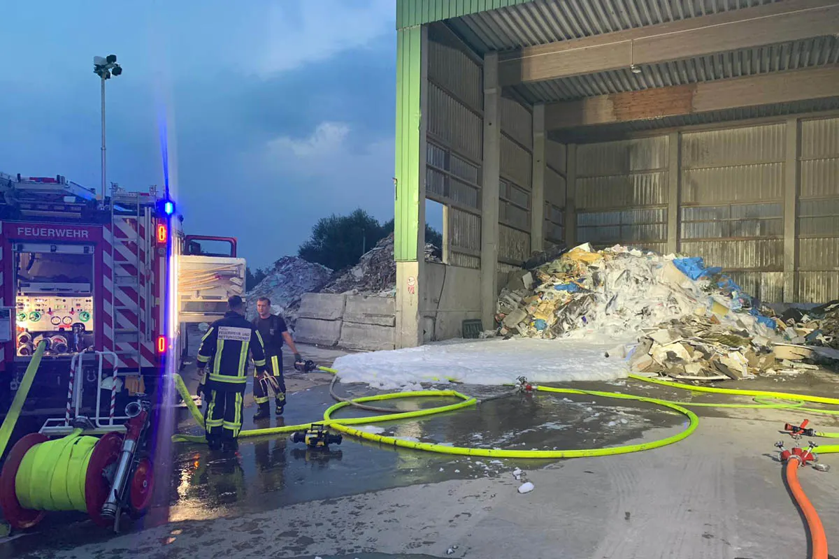 Bochum Werne - Brand in einer Entsorgungsfirma